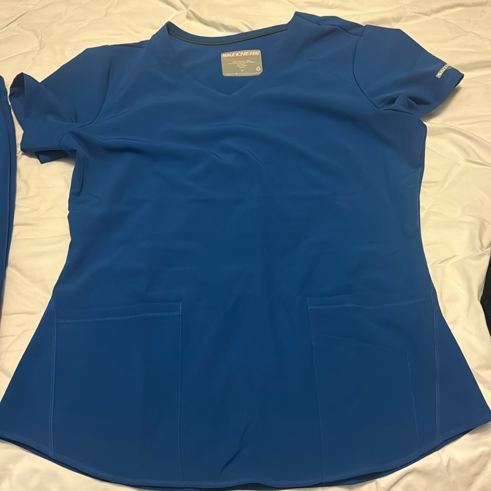 Skechers by Barco Breeze Women's 3-Pocket STRETCH V-Neck Scrub Top/Bottom Set